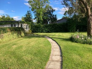 Property grounds - October House Holiday Cabin, Damerham (Fordingbridge)