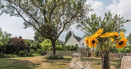 October House Holiday Cabin, Damerham