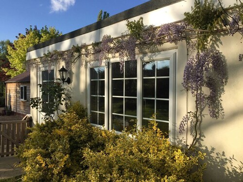October House Holiday Cabin, Damerham