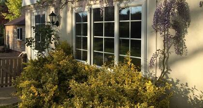 October House Holiday Cabin, Damerham