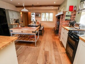 Dishwasher, high chair - Garreg Wen near Caerwys. 3 bed (Holywell)