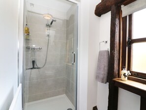Shower - Charming Harbourne Oast Barn (Tenterden)