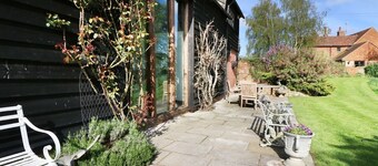 Charming Harbourne Oast Barn