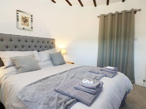 Charming Harbourne Oast Barn