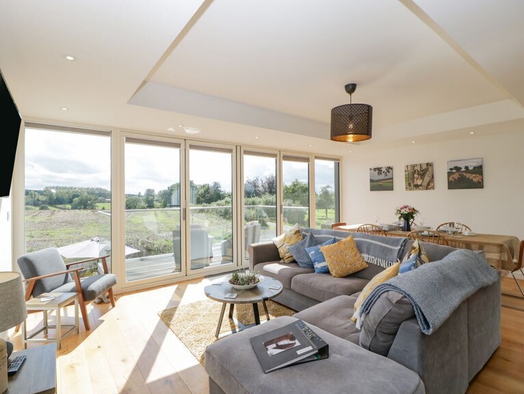 The Dutch Barn - Pet-friendly Retreat - 레민스터