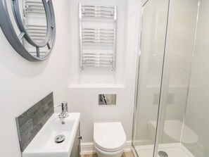 Shower - Sam's Place in Whitby, UK (Whitby)