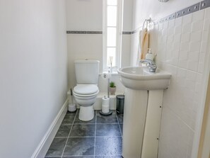 Shower - 40 Bowmont Court, Kelso (Kelso)