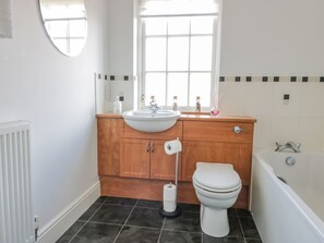 Shower - 40 Bowmont Court, Kelso (Kelso)
