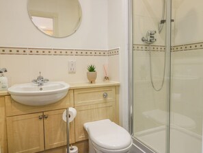 Shower - 40 Bowmont Court, Kelso (Kelso)