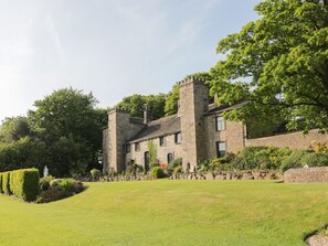 Exterior - Fernhill Castle, Skipton (Farnhill)