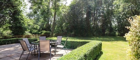 تناول الطعام بالخارج