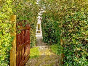 Property grounds - Bron Gors: Cozy Retreat in Edern (Pwllheli)