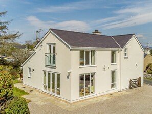 Exterior - Bron Gors: Cozy Retreat in Edern (Pwllheli)
