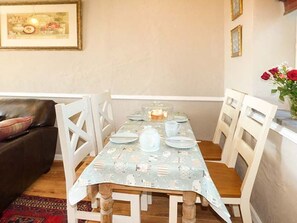 Dining - Bwthyn Megan, Llangaffo (Gaerwen)