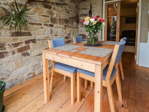 Outdoor dining - Ribble Valley Cottage, Ribchester (Preston)
