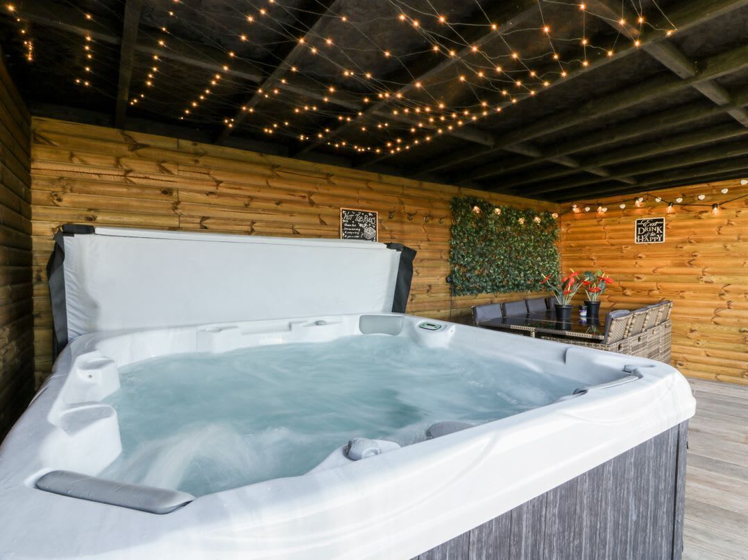 Indoor spa tub