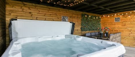 Indoor spa tub