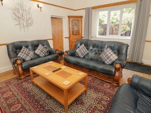 Living area - Bangor Cottage, Bangor (Bangor)