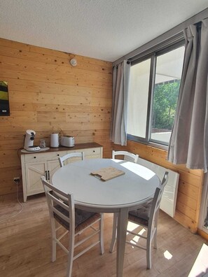 Dining - Vrbo Property (La Salle-les-Alpes)