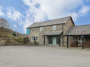 Exterior - Llygad Y Dydd is in Bow Street (Bow Street)