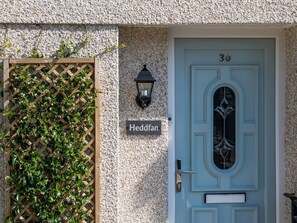 Exterior detail - Heddfan at 30 Mount Park, Conwy (Conwy)
