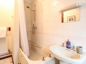 Shower - Walnut Tree Cottage, Catfield (Great Yarmouth)