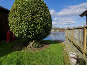 Property grounds - Lakeside 20, Silverdale (Carnforth)