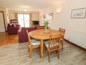 Dining - Bwthyn Clyd, Llanddaniel Fab (Llanddaniel Fab)