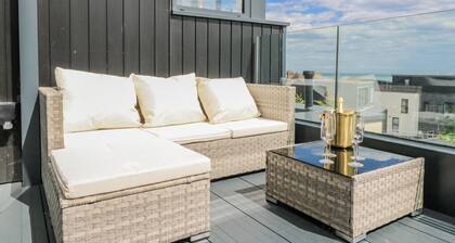 Stunning Flat 4 - Penthouse in Hythe