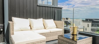 Stunning Flat 4 - Penthouse in Hythe