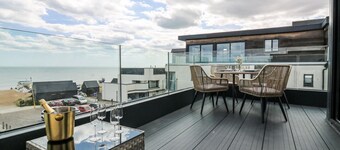 Stunning Flat 4 - Penthouse in Hythe