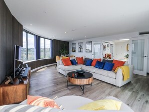 Living area - Stunning Flat 4 - Penthouse in Hythe (Hythe)