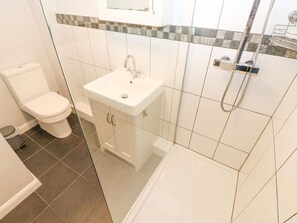 Shower - The Curlews, Langthwaite (Richmond)