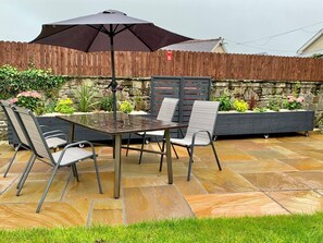 Outdoor dining - Pottery  Cottage, Kilgetty (Kilgetty)