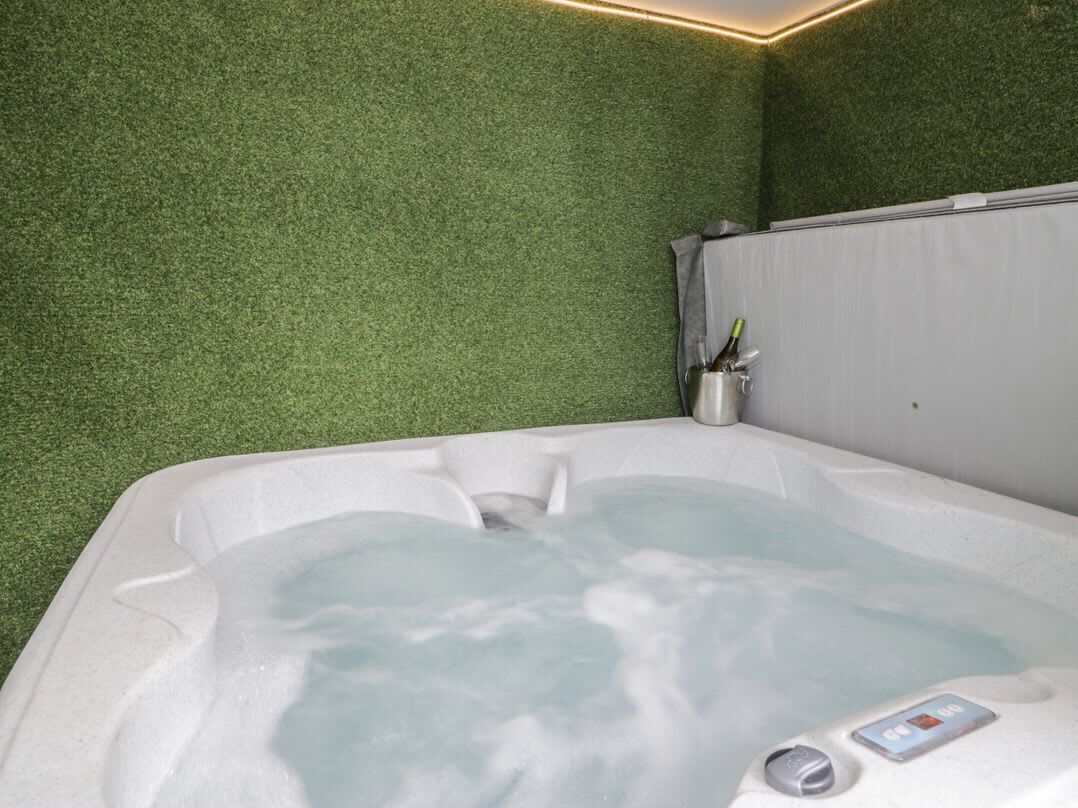 Indoor spa tub