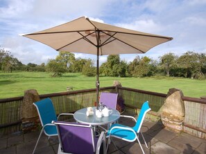 Outdoor dining - The Milking Parlour, Wells (Wookey)