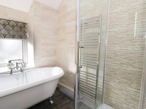 Shower - Llwyn Onn, Dolwyddelan (Dolwyddelan)