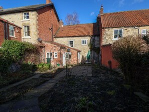Exterior - Sixpence Cottage in Pickering. (Pickering)