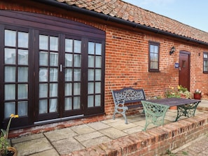 Outdoor dining - Barn Owl Cottage, Little Glemham (Woodbridge)