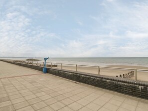 Beach - Pod 1, Llanegryn near Tywyn, Gwynedd. (Tywyn)