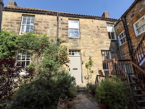 A stone building with a door, windows, and a staircase. - Beals Yard - Charming Home in Alnwick (Alnwick)