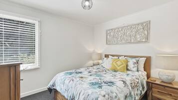 Desk, iron/ironing board, travel cot, WiFi