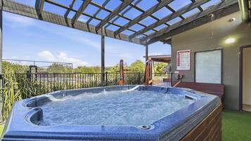 Bain à remous extérieur