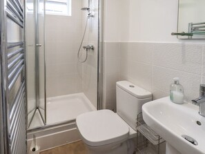 Shower - Shore View, Grange-over-Sands. (Grange-Over-Sands)