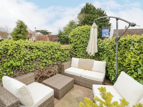 Property grounds - Jubilee Cottage, Warwickshire. (Stratford-upon-Avon)