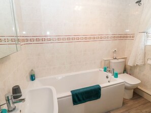 Shower - St Cuthbert's Cottage Retreat (Berwick-upon-Tweed)