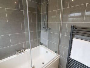 Shower - Shirleys, Stratford-Upon-Avon. (Stratford-upon-Avon)