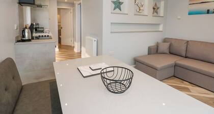 Number 9, California, Norfolk.