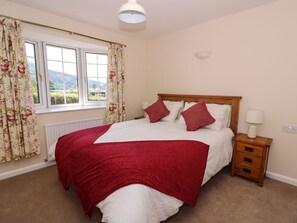 Room - PEN Y MAES, stunning garden, hot tub, countryside. (Builth Wells)