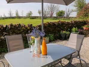 Outdoor dining - The Beeches, The Peak District (Matlock)